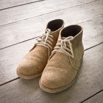 Sepatu Suede dan Pesonanya yang Tak Lekang oleh Waktu
