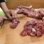 Tips Memotong Daging Sapi agar Empuk dan Rapi untuk Berbagai Masakan