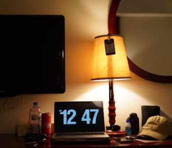 peletakan lampu tidur