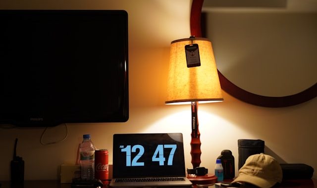 peletakan lampu tidur
