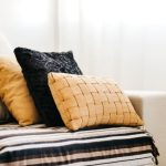 Bantal Sofa Berbagai Tekstur untuk Ruang Tamu yang Lebih Stylish