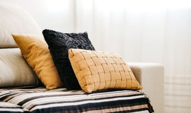 Bantal sofa berbagai tekstur